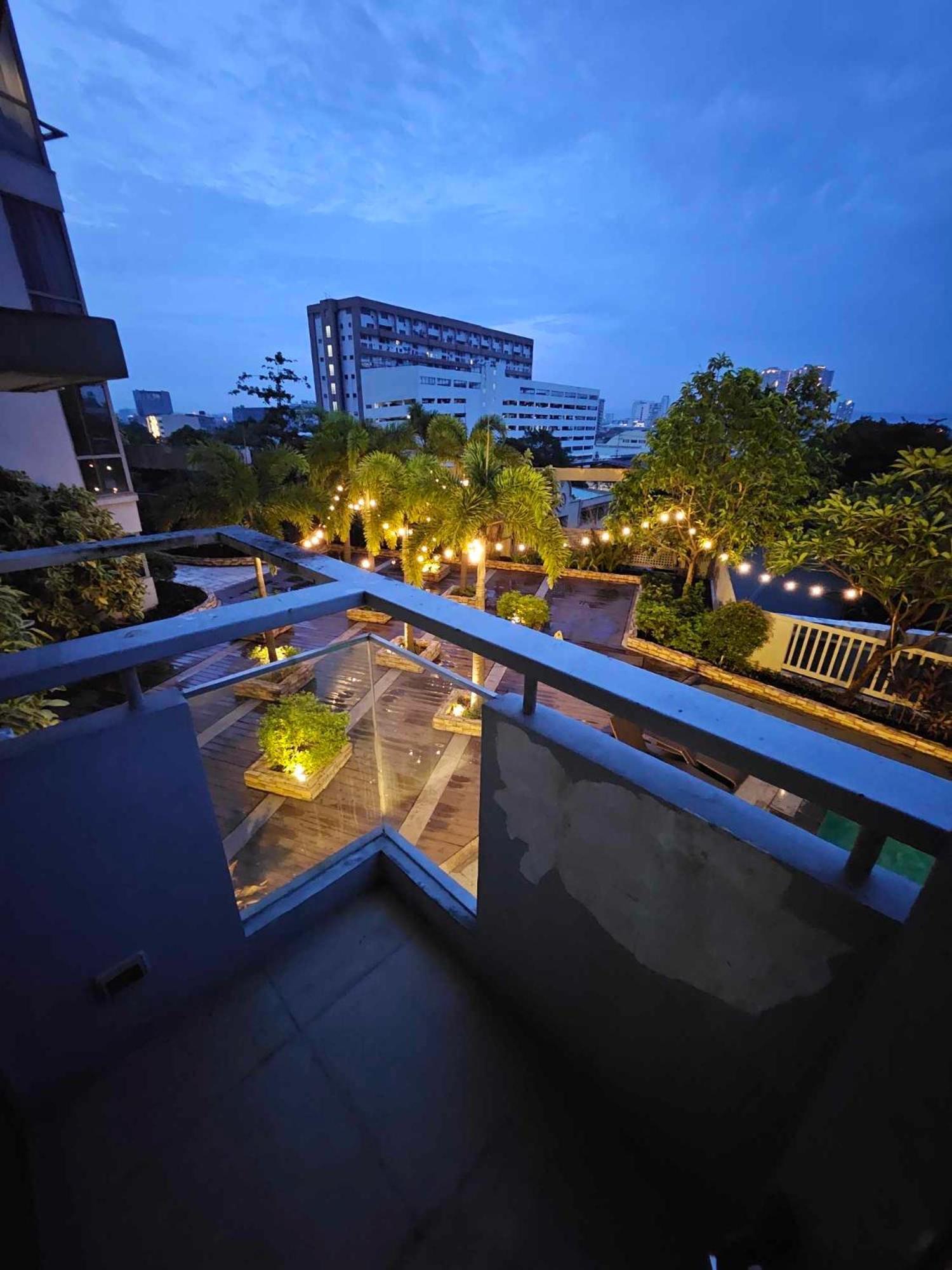 Cubao Manhattan Heights Unit 5A Tower C Quezon City Exterior foto