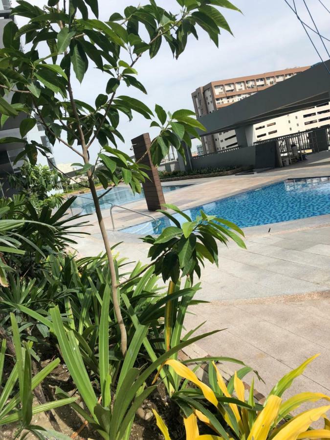Cubao Manhattan Heights Unit 5A Tower C Quezon City Exterior foto
