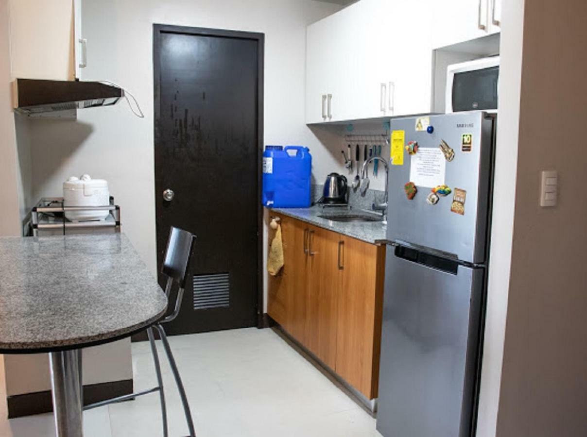 Cubao Manhattan Heights Unit 5A Tower C Quezon City Exterior foto