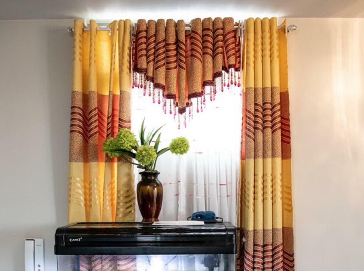 Cubao Manhattan Heights Unit 5A Tower C Quezon City Exterior foto